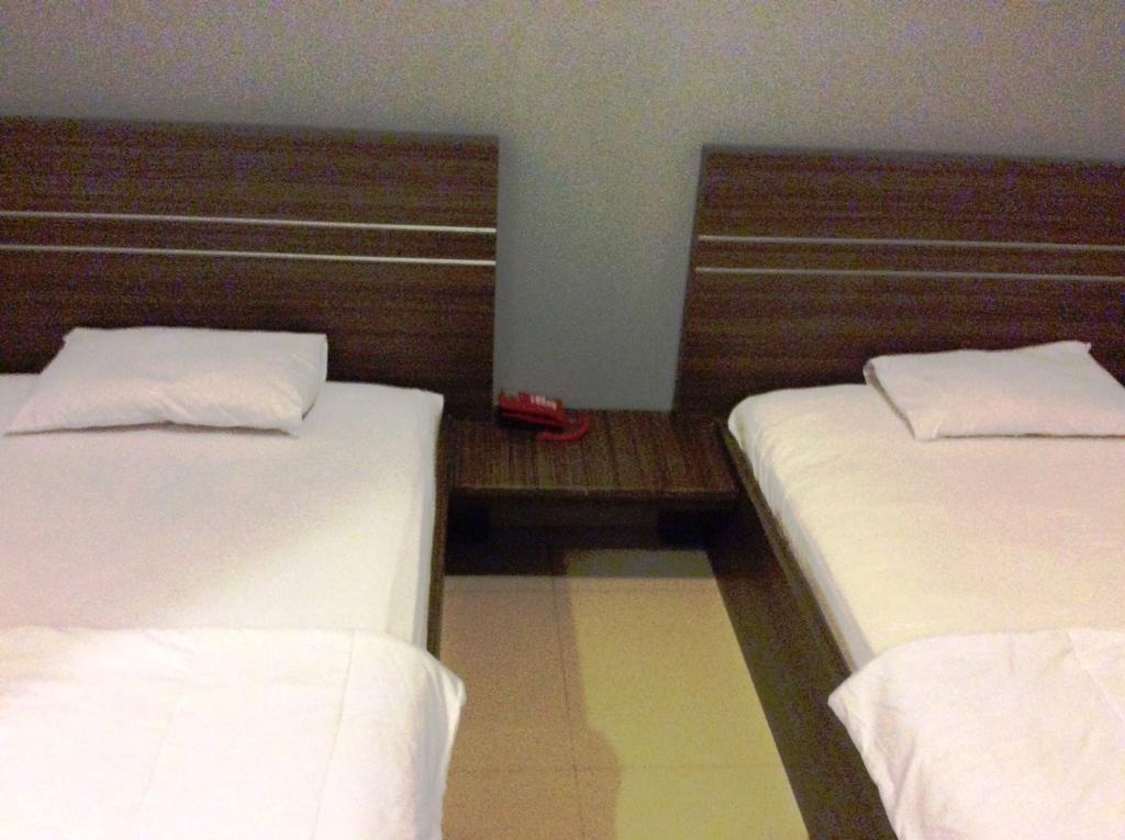 Hotel Diamond Макасар Стая снимка